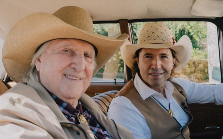 Sérgio Reis e o cantor português Zé Amaro lançam parceria em “Casinha Branca”